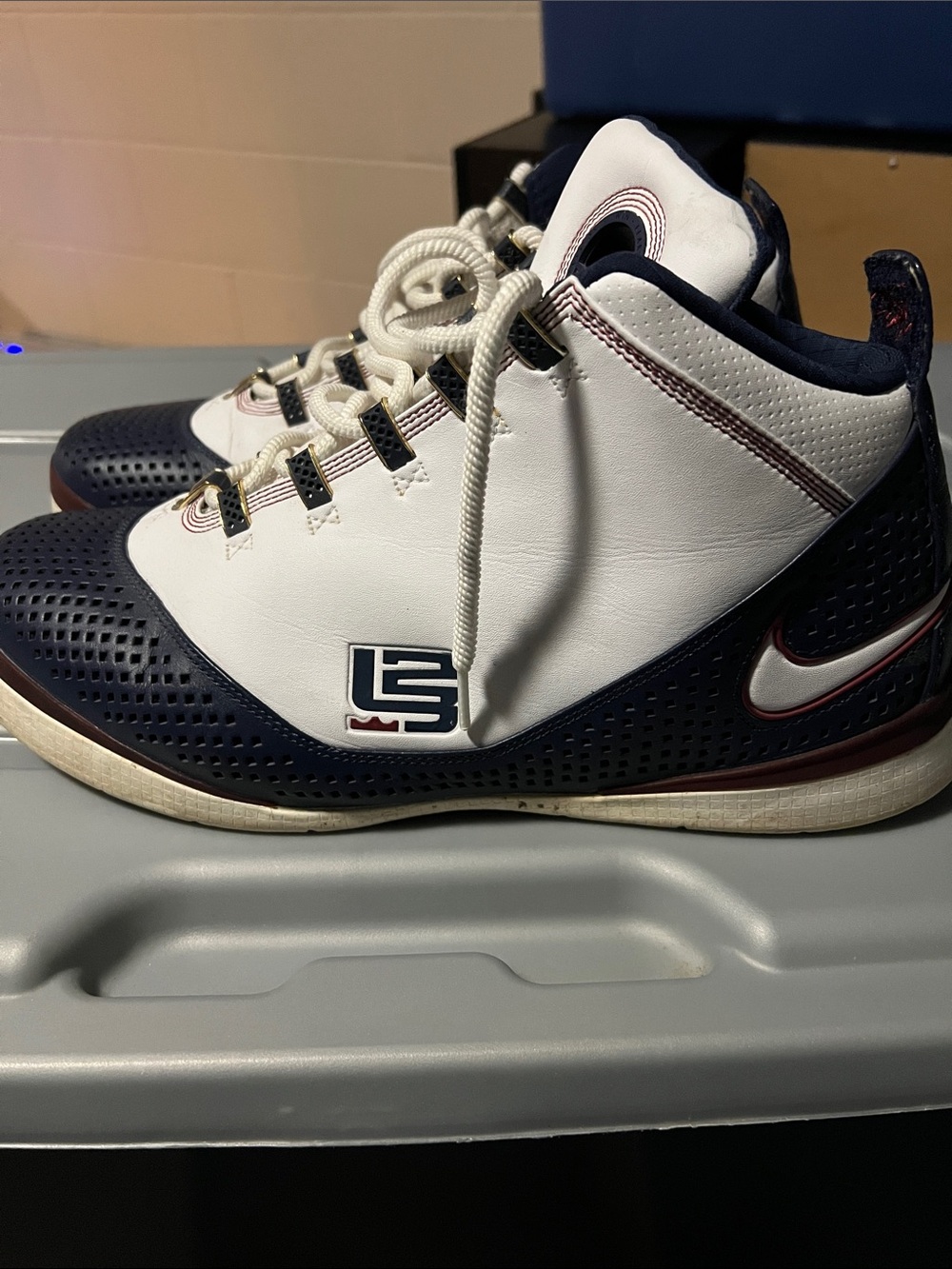 Nike mens Navy, White & Red High-Top Sneakers